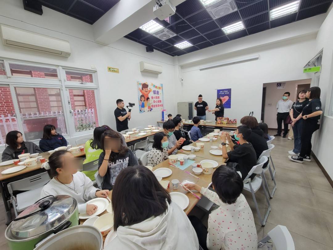 02/03 Dr.Cink新高橋藥局員工帶領院生製作糕點