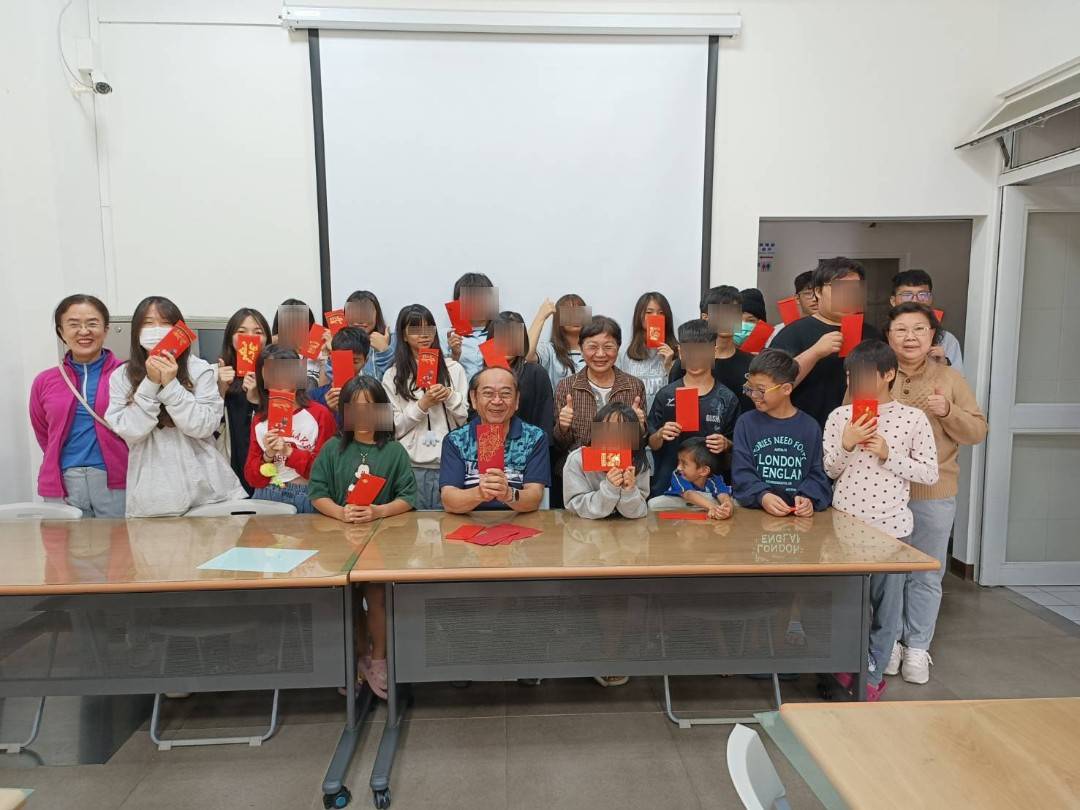 02/16王正盛董事探視院生、贈送紅包