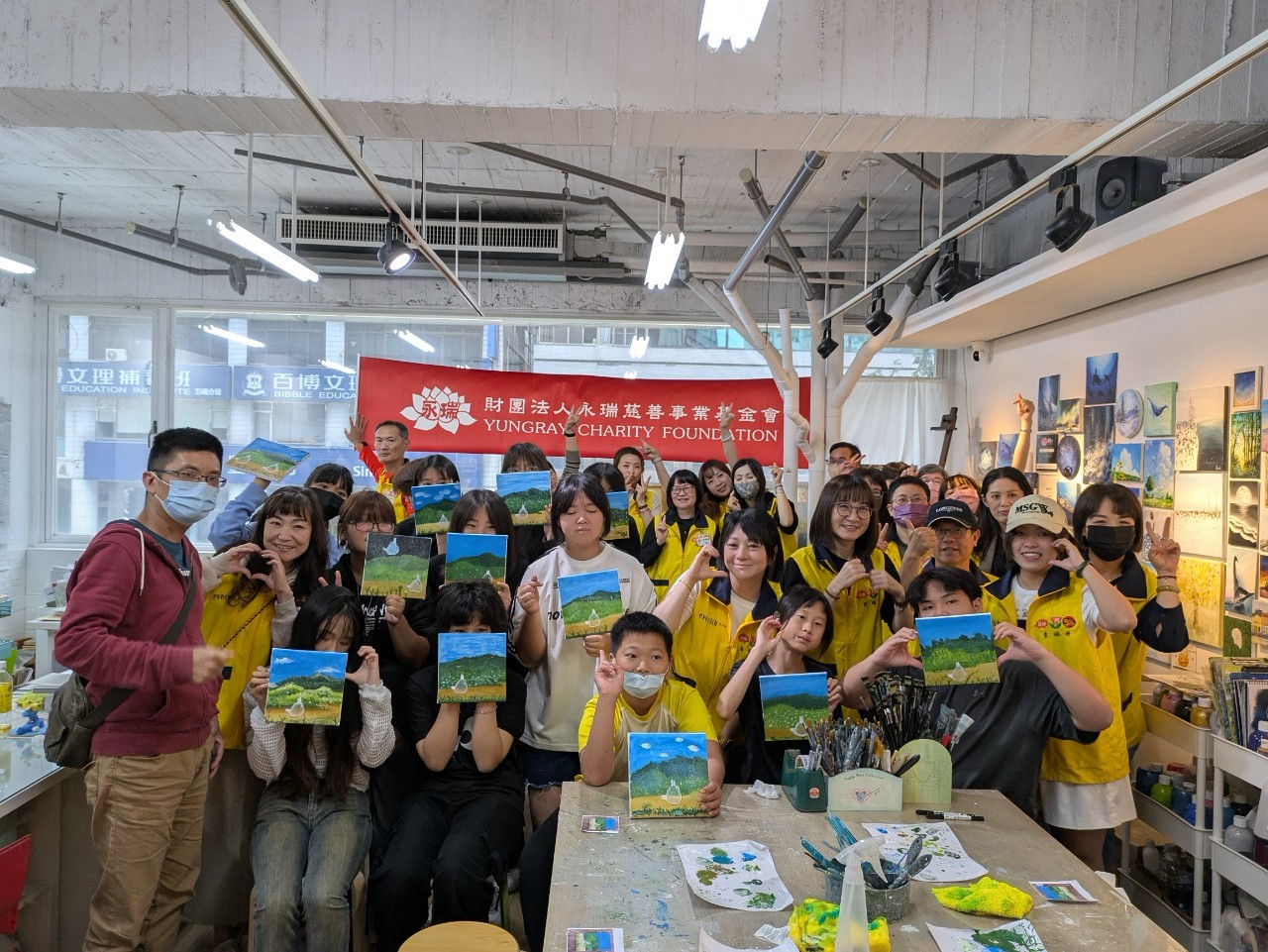 03/16高雄機場昇恒昌免稅店同仁帶領院生體驗油畫