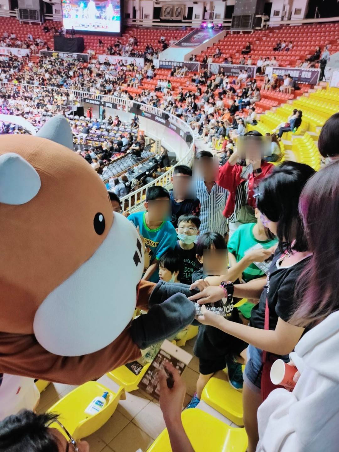 03/23鋼鐵人球隊招待院生欣賞籃球賽