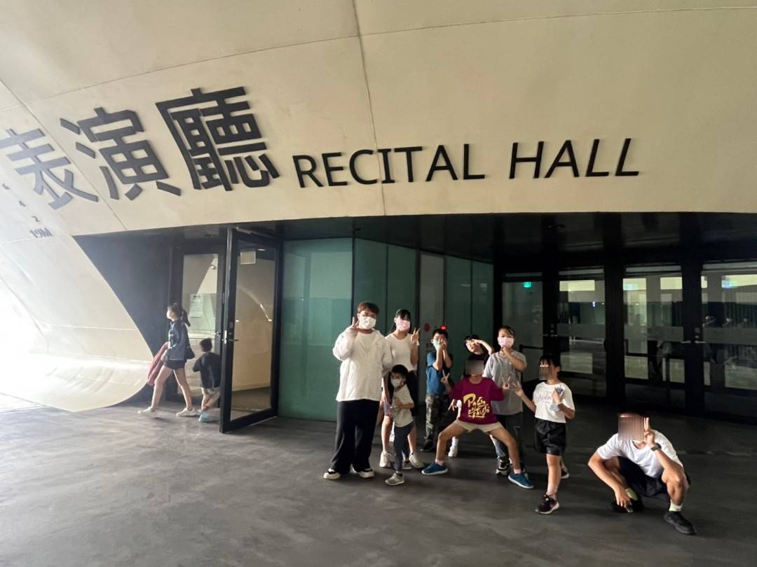 04/07橘子泥劇團招待院生觀賞小王子舞台劇