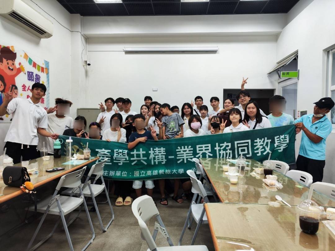 06/01高餐大學生帶領院生製作提拉米蘇與飲品