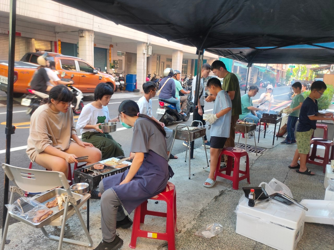 9/17蔡先生偕友人為中心院生辦理中秋烤肉聯歡活動