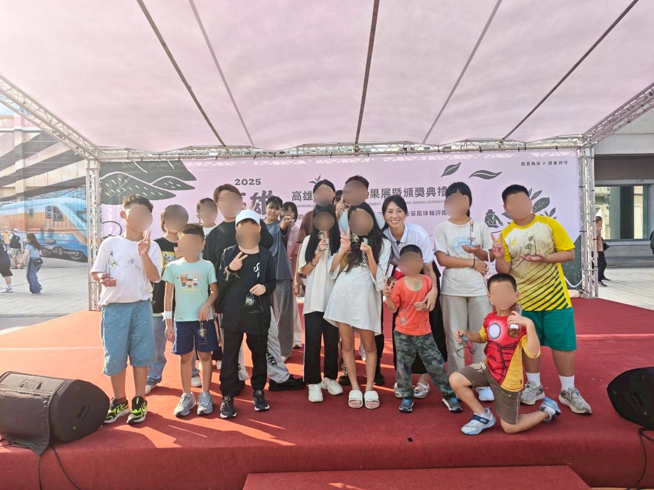 11/08率院生至駁二特區參加高雄山茶市集