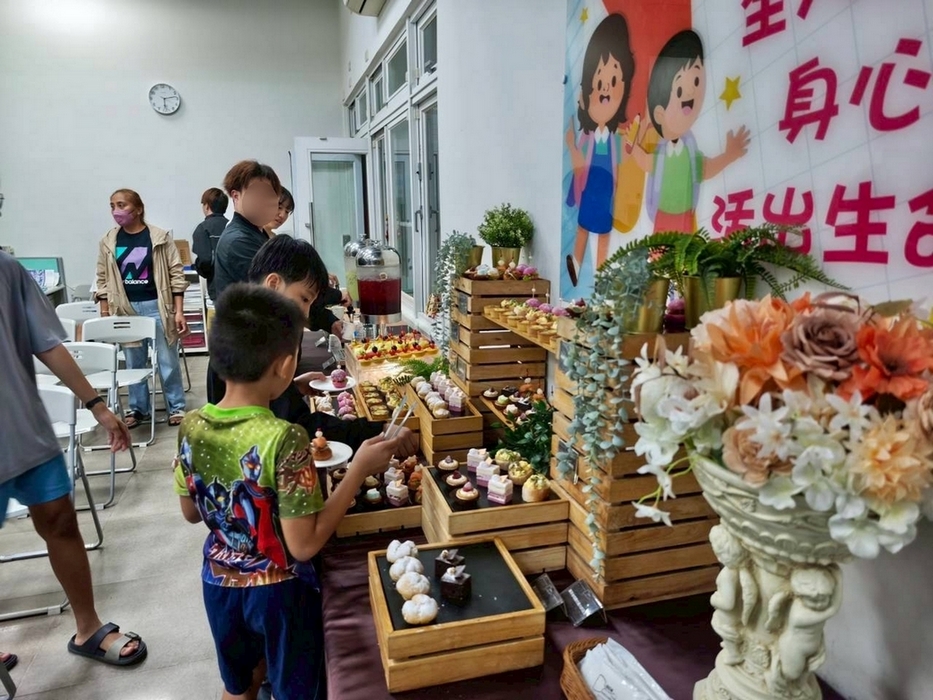 12/18義達貿易公司每年贊助中心辦理聖誕大餐