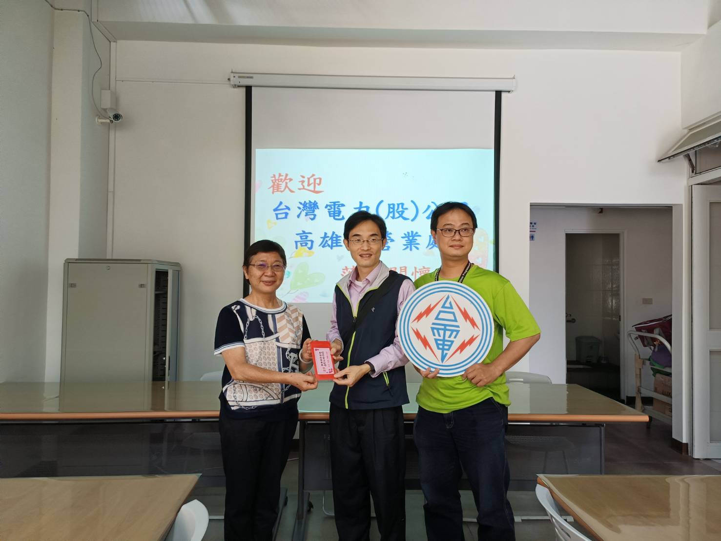 4/7台灣電力公司蒞臨捐贈