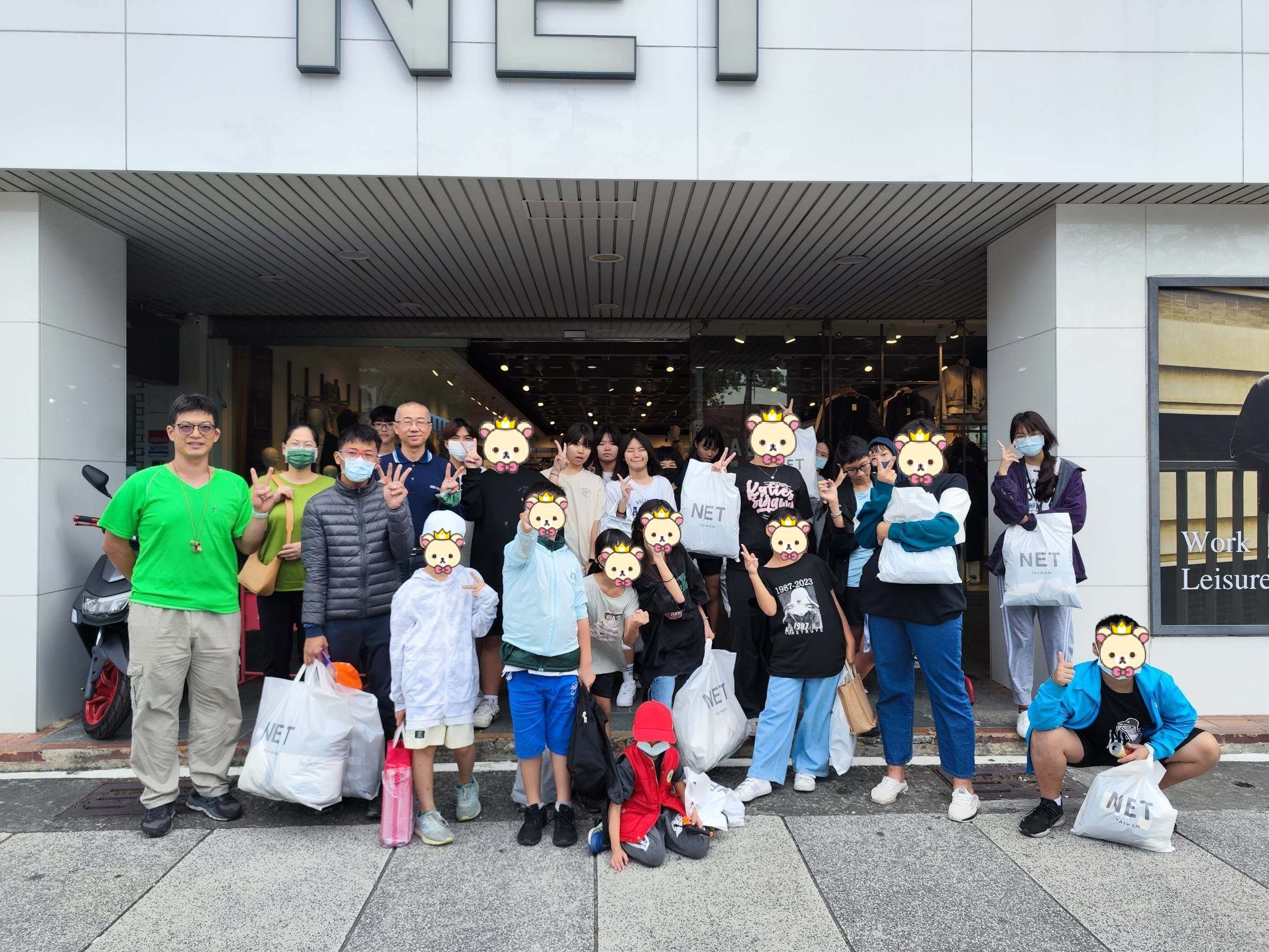 1/5善心人士劉人銪先生與友人集資共同贊助院生冬衣