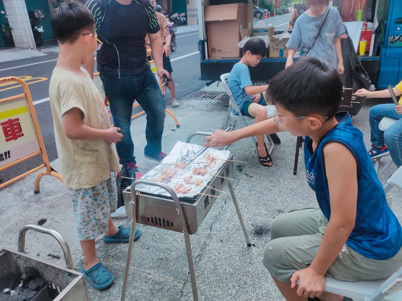 9/29蔡先生率友人為院生辦理中秋烤肉