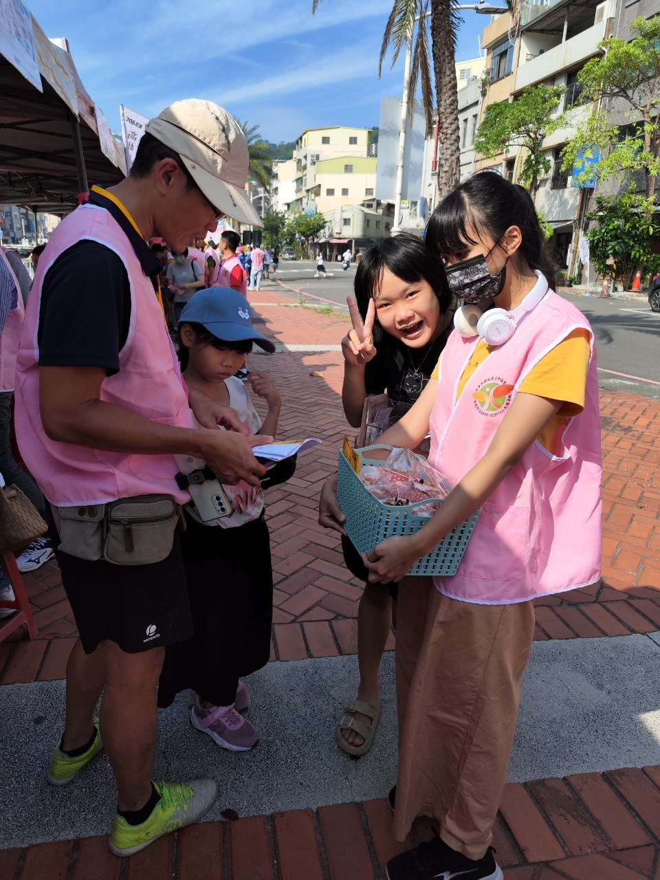 10/14 院生至牧愛協會守護生命園遊會擔任志工
