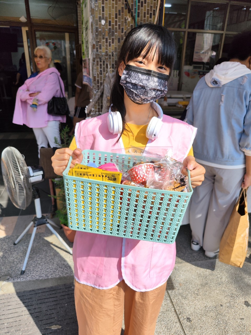 10/14 院生至牧愛協會守護生命園遊會擔任志工